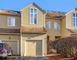 124 Broadmeadow St, Marlborough, Massachusetts, 2 Bedrooms Bedrooms, 5 Rooms Rooms,3 BathroomsBathrooms,Residential,For Sale,Broadmeadow St,73461878