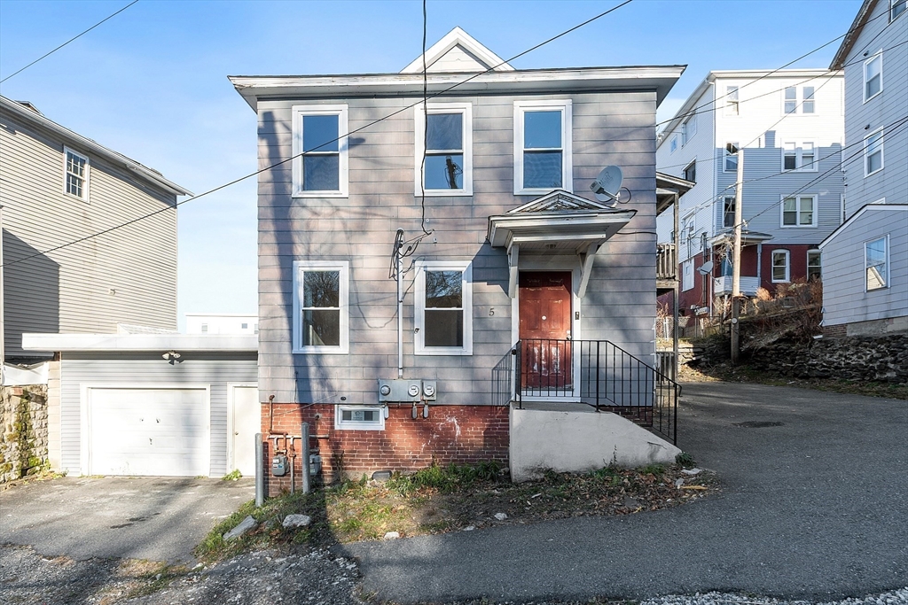 5 Mcfarland Ct, Worcester, Massachusetts, 4 Bedrooms Bedrooms, 8 Rooms Rooms,2.5 BathroomsBathrooms,Residential Income,For Sale,Mcfarland Ct,73461975