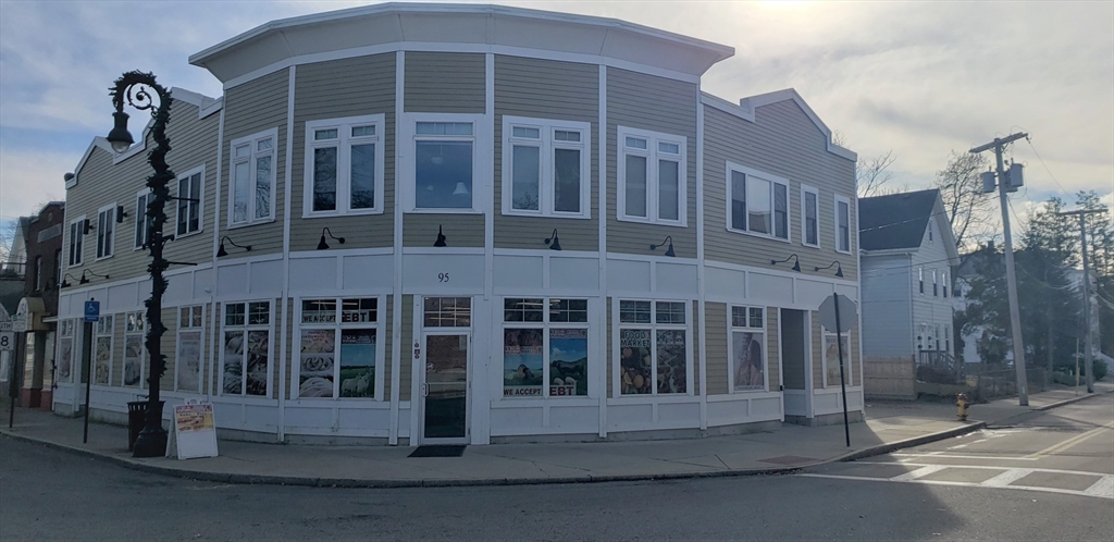 95 Park Street, Attleboro, Massachusetts, 2 Bedrooms Bedrooms, 4 Rooms Rooms,1 BathroomBathrooms,Residential Lease,For Rent,Park Street,73461979