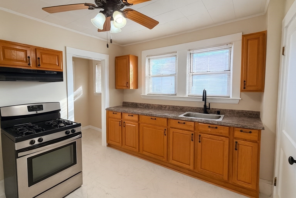 183 Willis Ave, Medford, Massachusetts, 2 Bedrooms Bedrooms, 5 Rooms Rooms,1 BathroomBathrooms,Residential Lease,For Rent,Willis Ave,73462004