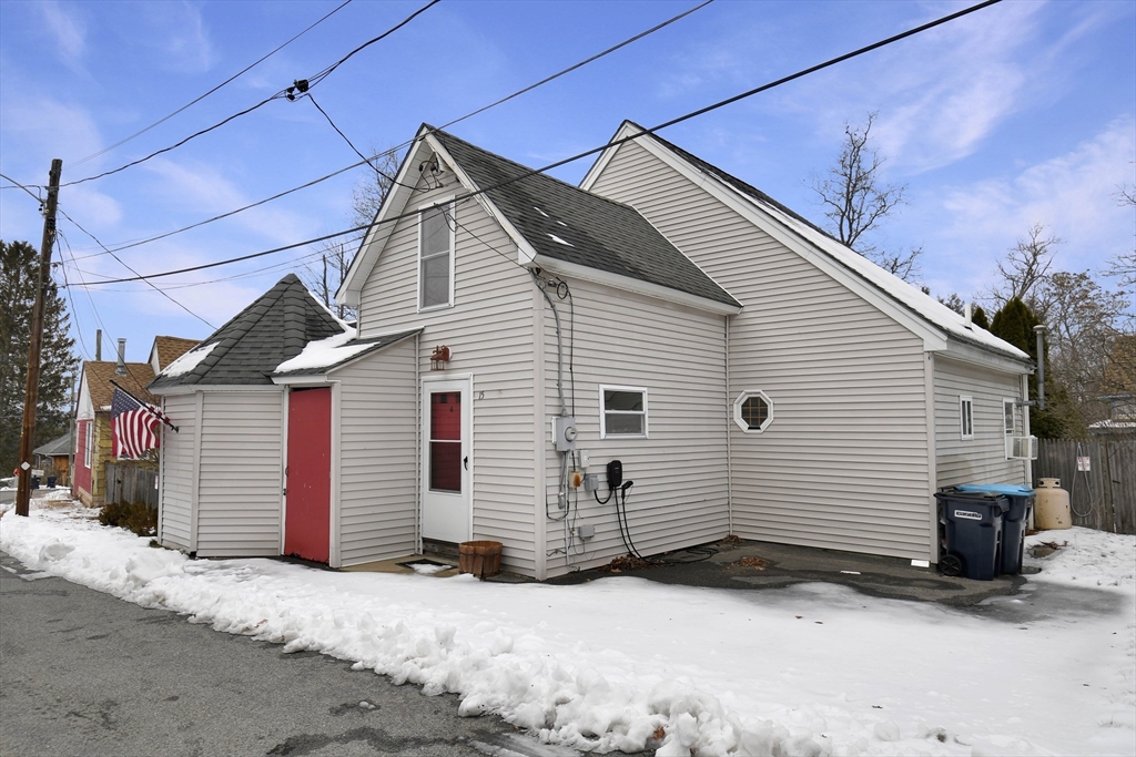 15 Myrtle Ave, Sterling, Massachusetts, 2 Bedrooms Bedrooms, 7 Rooms Rooms,1 BathroomBathrooms,Residential,For Sale,Myrtle Ave,73462021