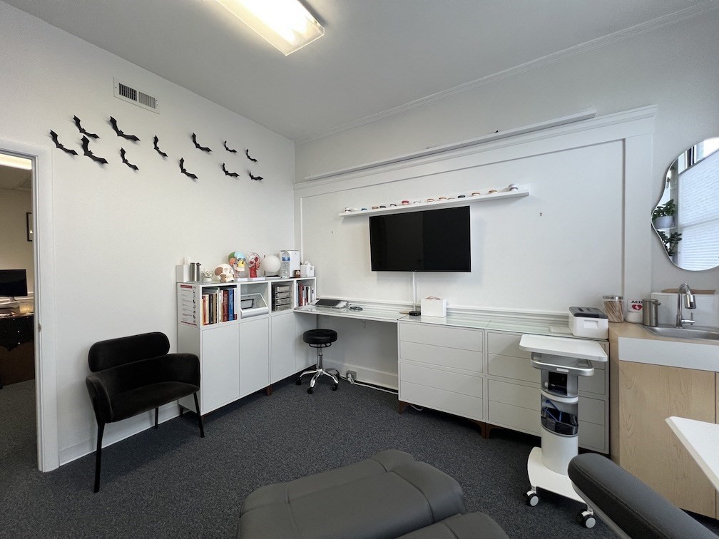 1318 Beacon St, Brookline, Massachusetts, ,Commercial Lease,For Rent,Beacon St,73462023