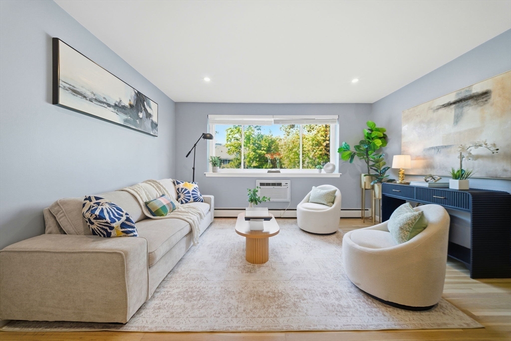 20 Radcliffe Rd, Boston, Massachusetts, 2 Bedrooms Bedrooms, 4 Rooms Rooms,1 BathroomBathrooms,Residential Lease,For Rent,Radcliffe Rd,73462042