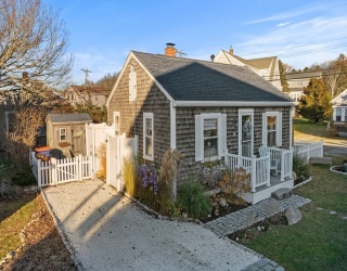 5 Beach St, Mattapoisett, Massachusetts, 2 Bedrooms Bedrooms, 4 Rooms Rooms,1 BathroomBathrooms,Residential,For Sale,Beach St,73462063