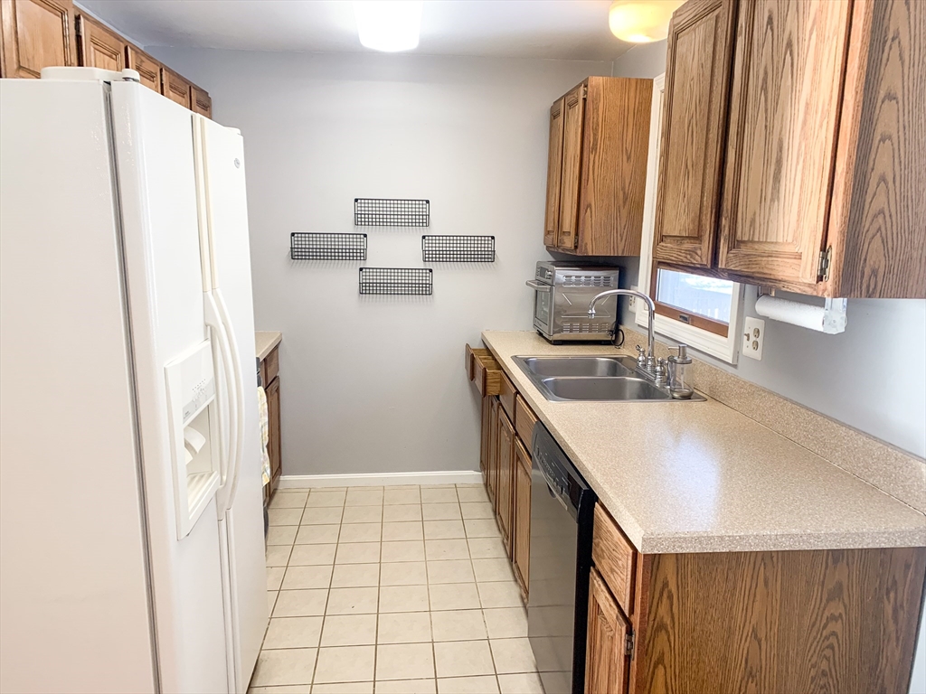 51-1/2 Hatfield St, Northampton, Massachusetts, 2 Bedrooms Bedrooms, 7 Rooms Rooms,1.5 BathroomsBathrooms,Residential Lease,For Rent,Hatfield St,73462064
