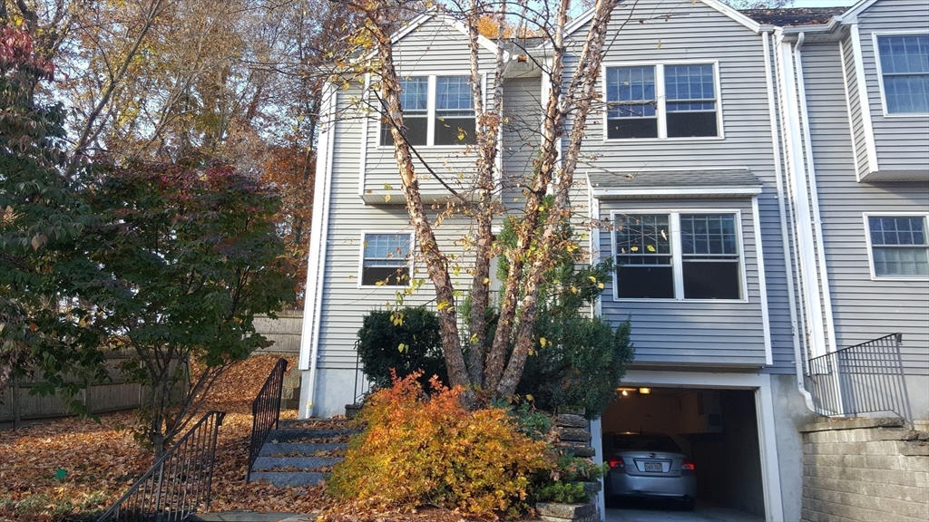 4 Edgemoor Circle, Wellesley, Massachusetts, 3 Bedrooms Bedrooms, 7 Rooms Rooms,2.5 BathroomsBathrooms,Residential Lease,For Rent,Edgemoor Circle,73462136