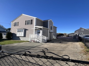 23 Woodbine St, Quincy, Massachusetts, 4 Bedrooms Bedrooms, 6 Rooms Rooms,2 BathroomsBathrooms,Residential Lease,For Rent,Woodbine St,73458256