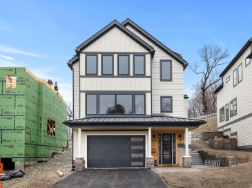 545 Winthrop St., Medford, Massachusetts, 4 Bedrooms Bedrooms, 12 Rooms Rooms,4.5 BathroomsBathrooms,Residential,For Sale,Winthrop St.,73462164