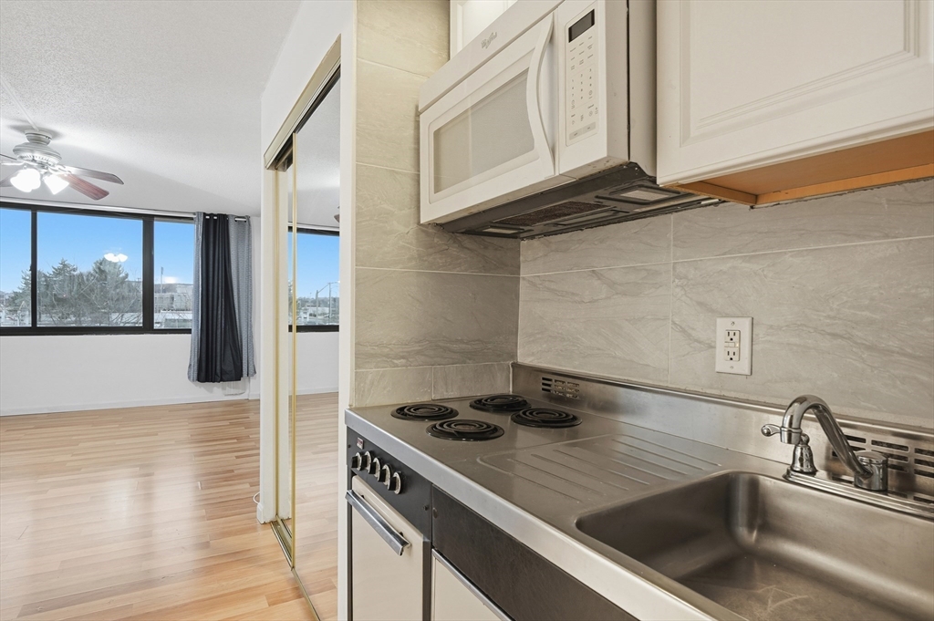 70 Southbridge Street, Worcester, Massachusetts, 1 Bedroom Bedrooms, 1 Room Rooms,1 BathroomBathrooms,Residential,For Sale,Southbridge Street,73462214