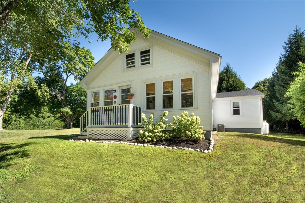 4 Mullen Way, Bridgewater, Massachusetts, 3 Bedrooms Bedrooms, 6 Rooms Rooms,1 BathroomBathrooms,Residential,For Sale,Mullen Way,73441678