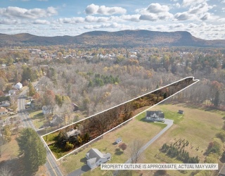 38 West St, Easthampton, Massachusetts, 4 Bedrooms Bedrooms, 8 Rooms Rooms,2 BathroomsBathrooms,Residential,For Sale,West St,73452101