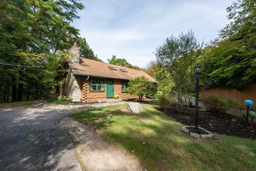 95 Howland Rd, Freetown, Massachusetts, 3 Bedrooms Bedrooms, 7 Rooms Rooms,1.5 BathroomsBathrooms,Residential,For Sale,Howland Rd,73438250