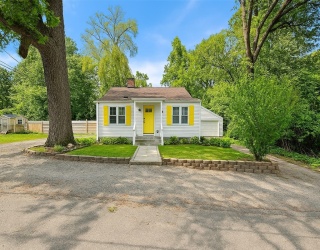 41&39 Indiana Ave, Cumberland, Rhode Island, 2 Bedrooms Bedrooms, 5 Rooms Rooms,1.5 BathroomsBathrooms,Residential,For Sale,Indiana Ave,73454732