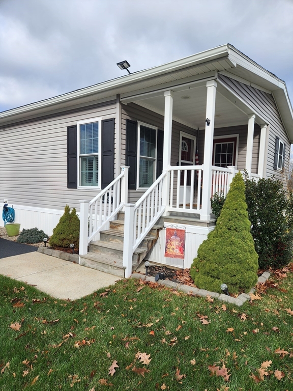 402 Pleasant Parkway, Sturbridge, Massachusetts, 2 Bedrooms Bedrooms, 5 Rooms Rooms,1 BathroomBathrooms,Residential,For Sale,Pleasant Parkway,73453730