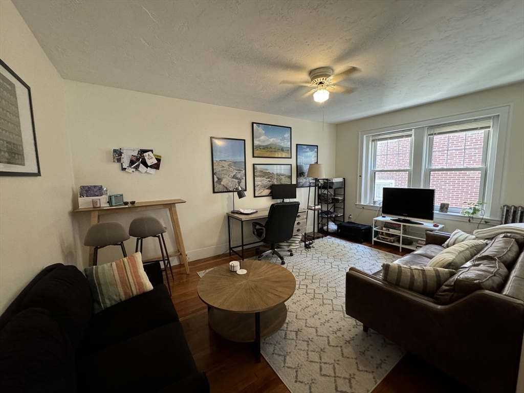 588 Washington St, Brookline, Massachusetts, 1 Bedroom Bedrooms, 3 Rooms Rooms,1 BathroomBathrooms,Residential Lease,For Rent,Washington St,73462348