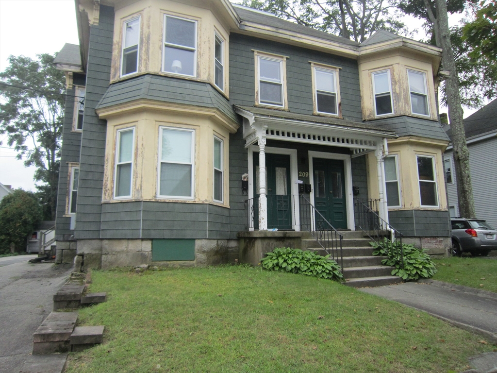 209 Ash St, Waltham, Massachusetts, 1 Bedroom Bedrooms, 3 Rooms Rooms,1 BathroomBathrooms,Residential Lease,For Rent,Ash St,73458109