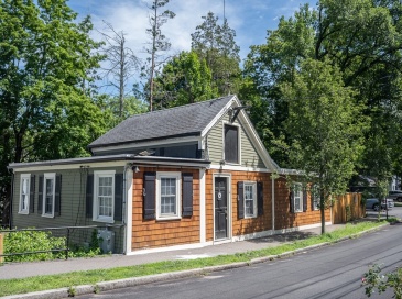 4 School Street, Milton, Massachusetts, 3 Bedrooms Bedrooms, 9 Rooms Rooms,2.5 BathroomsBathrooms,Residential,For Sale,School Street,73409043 4 School Street, Milton, Massachusetts, 3 Bedrooms Bedrooms, 9 Rooms Rooms,2.5 BathroomsBathrooms,Residential,For Sale,School Street,73409043