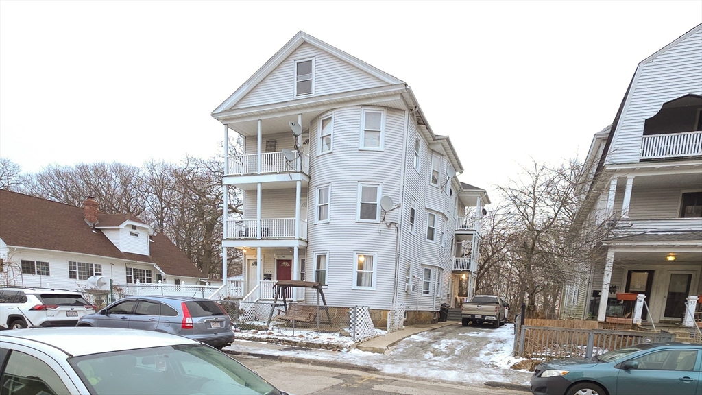 56 Olga Ave, Worcester, Massachusetts, 9 Bedrooms Bedrooms, 18 Rooms Rooms,3 BathroomsBathrooms,Residential Income,For Sale,Olga Ave,73462408