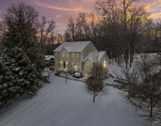 4 Barberry Ln, West Newbury, Massachusetts, 4 Bedrooms Bedrooms, 13 Rooms Rooms,3.5 BathroomsBathrooms,Residential,For Sale,Barberry Ln,73462364