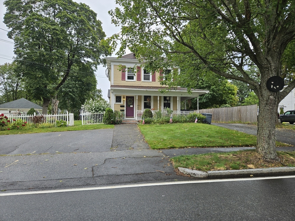 37 High St, Andover, Massachusetts, 3 Bedrooms Bedrooms, 6 Rooms Rooms,1 BathroomBathrooms,Residential Lease,For Rent,High St,73420505