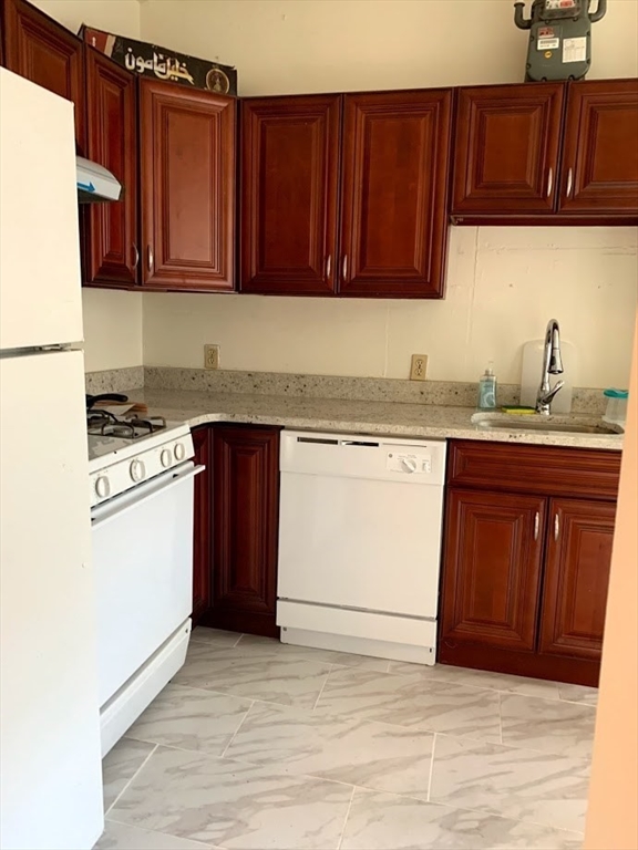 1691 Commonwealth Ave, Boston, Massachusetts, 3 Bedrooms Bedrooms, 5 Rooms Rooms,1 BathroomBathrooms,Residential Lease,For Rent,Commonwealth Ave,73462430