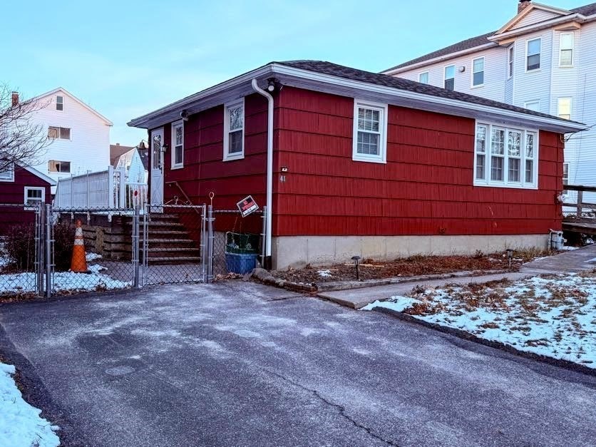 41 Andover St, Worcester, Massachusetts, 3 Bedrooms Bedrooms, 5 Rooms Rooms,1.5 BathroomsBathrooms,Residential Lease,For Rent,Andover St,73462431