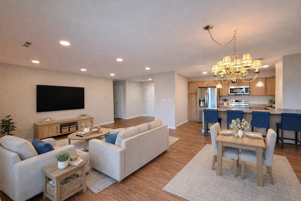 1006 Paradise Rd, Swampscott, Massachusetts, 2 Bedrooms Bedrooms, 5 Rooms Rooms,2 BathroomsBathrooms,Residential Lease,For Rent,Paradise Rd,73462437