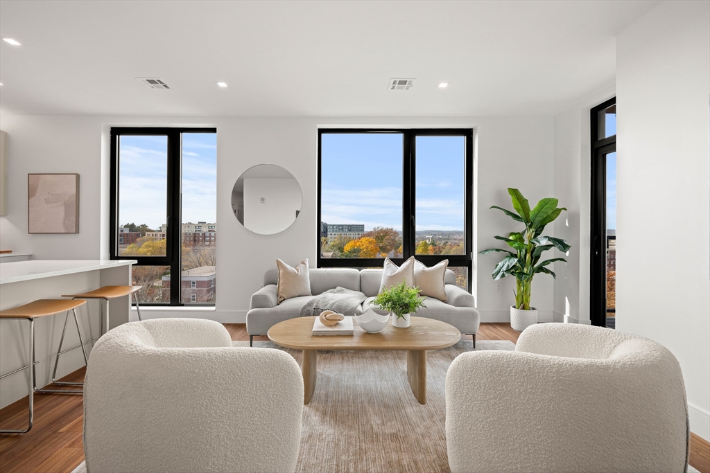 1515 Commonwealth, Boston, Massachusetts, 2 Bedrooms Bedrooms, 5 Rooms Rooms,2 BathroomsBathrooms,Residential Lease,For Rent,Commonwealth,73462447