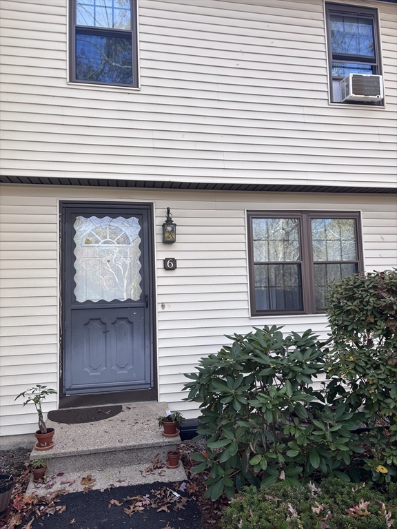 931 Methuen St, Dracut, Massachusetts, 2 Bedrooms Bedrooms, 5 Rooms Rooms,1.5 BathroomsBathrooms,Residential,For Sale,Methuen St,73453027