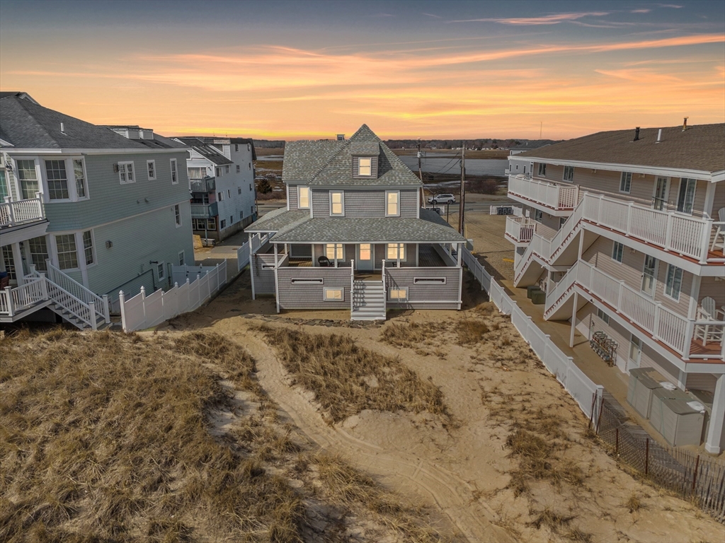 522 N End Blvd, Salisbury, Massachusetts, 7 Bedrooms Bedrooms, 12 Rooms Rooms,2 BathroomsBathrooms,Residential Income,For Sale,N End Blvd,73365957