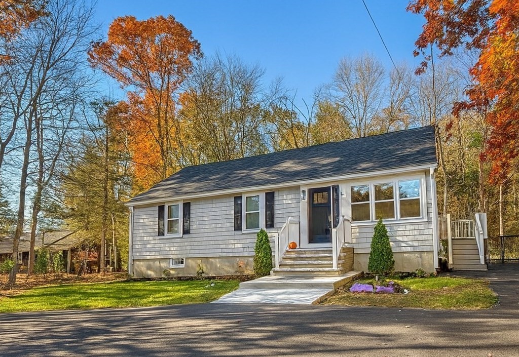 62 Middle Road, Newbury, Massachusetts, 3 Bedrooms Bedrooms, 8 Rooms Rooms,2 BathroomsBathrooms,Residential,For Sale,Middle Road,73448863