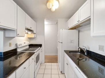 1600 Massachusetts Avenue, Cambridge, Massachusetts, 2 Bedrooms Bedrooms, 4 Rooms Rooms,1.5 BathroomsBathrooms,Residential Lease,For Rent,Massachusetts Avenue,73450505