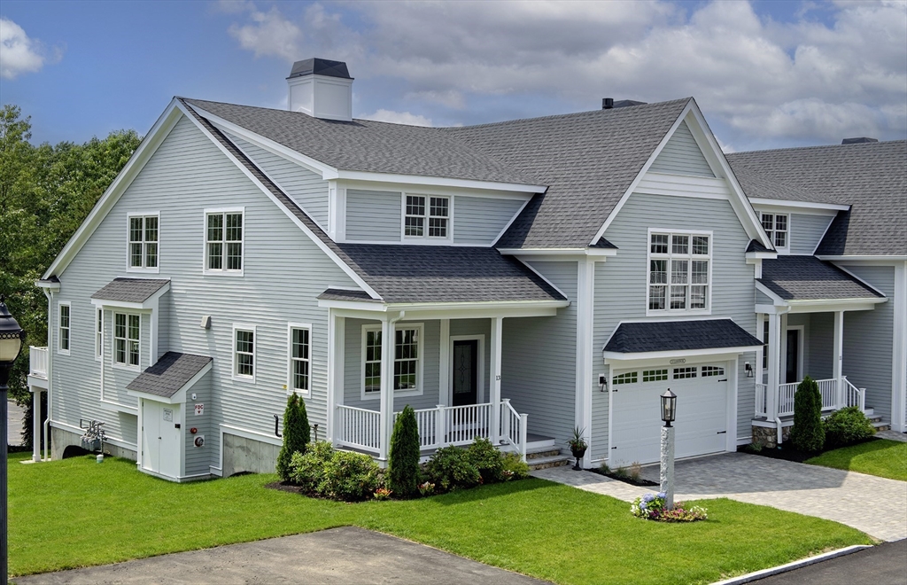 13 Clubview Dr, Andover, Massachusetts, 2 Bedrooms Bedrooms, 6 Rooms Rooms,3.5 BathroomsBathrooms,Residential,For Sale,Clubview Dr,73410636