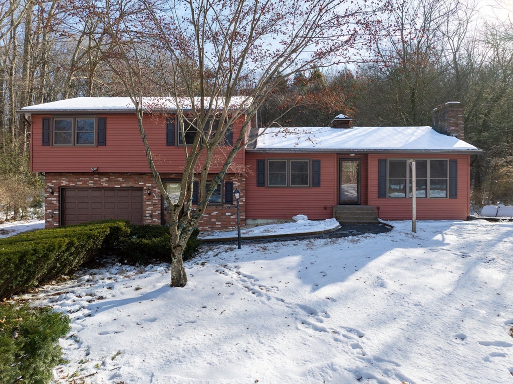 1368 Granville Rd, Westfield, Massachusetts, 3 Bedrooms Bedrooms, 8 Rooms Rooms,2 BathroomsBathrooms,Residential,For Sale,Granville Rd,73462505