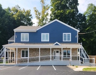 17 School, Hudson, Massachusetts, 3 Bedrooms Bedrooms, 5 Rooms Rooms,2.5 BathroomsBathrooms,Residential Lease,For Rent,School,73462520