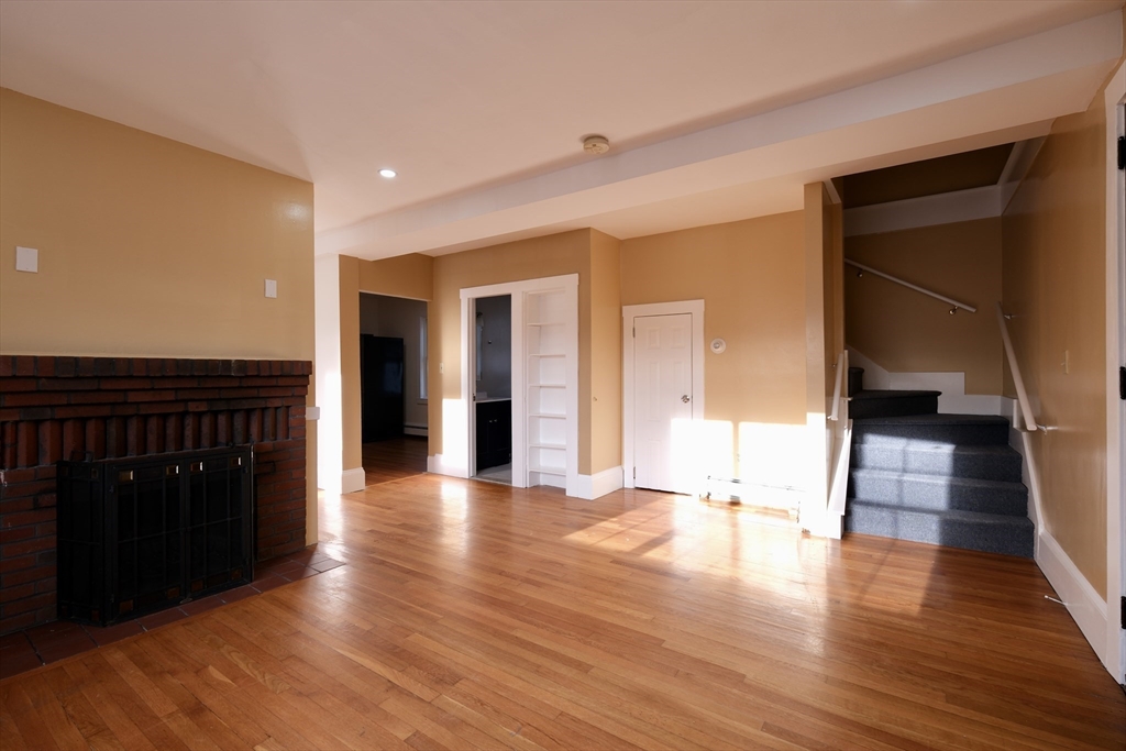 26 Cleveland St, Dedham, Massachusetts, 4 Bedrooms Bedrooms, 6 Rooms Rooms,2 BathroomsBathrooms,Residential Lease,For Rent,Cleveland St,73462572