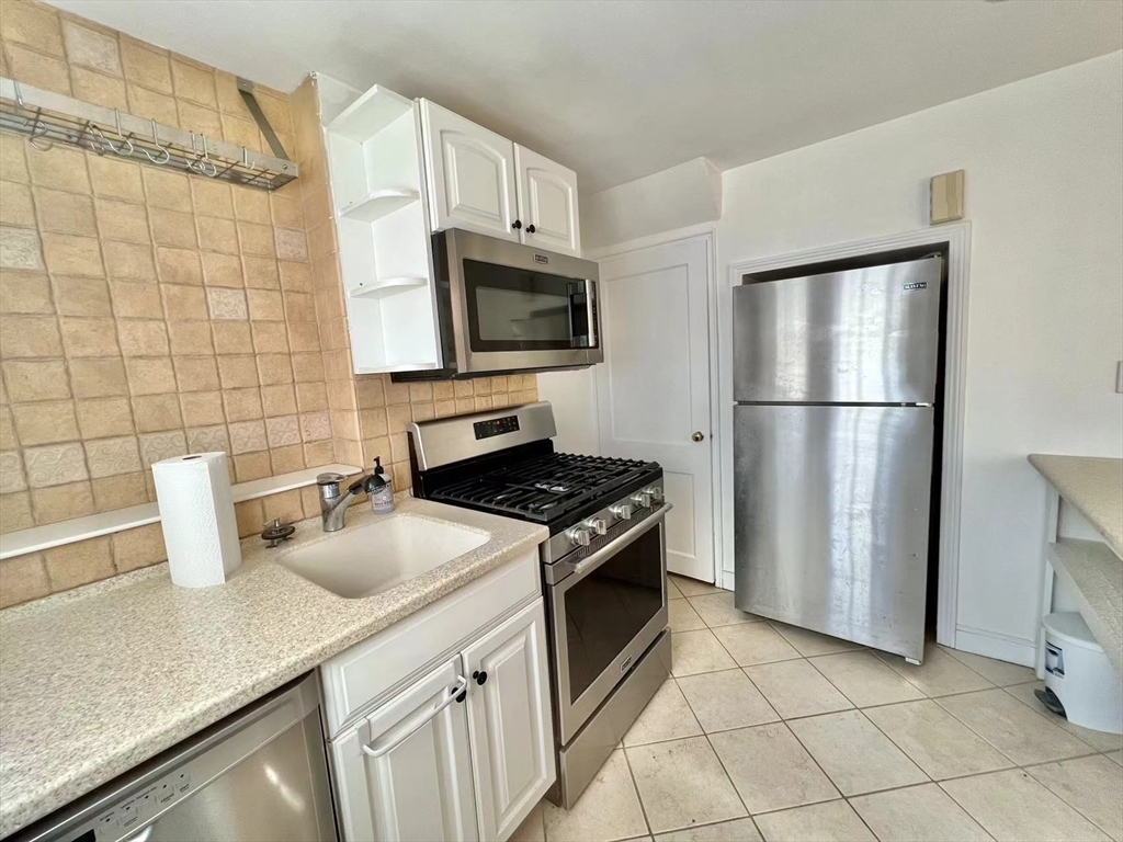 92 Duff St, Watertown, Massachusetts, 2 Bedrooms Bedrooms, 4 Rooms Rooms,1 BathroomBathrooms,Residential Lease,For Rent,Duff St,73462575