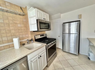 92 Duff St, Watertown, Massachusetts, 2 Bedrooms Bedrooms, 4 Rooms Rooms,1 BathroomBathrooms,Residential Lease,For Rent,Duff St,73462575