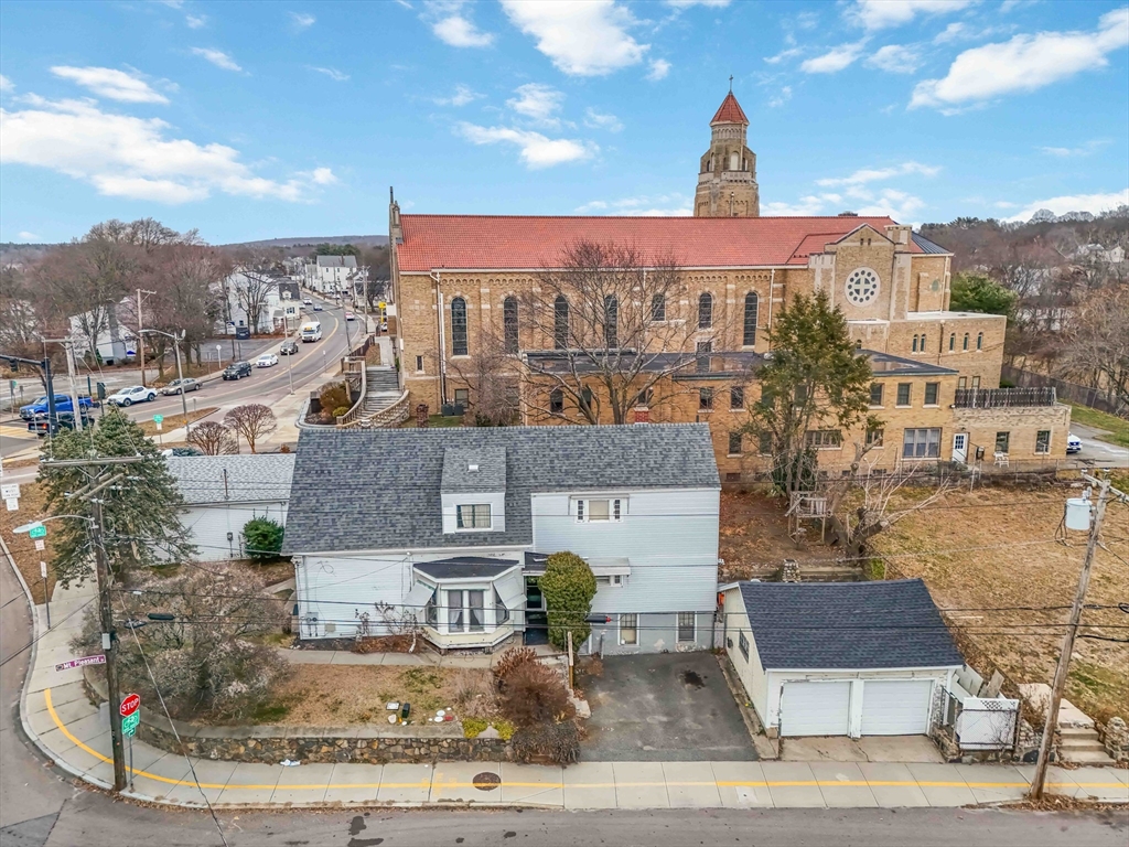 1 E Main St, Milford, Massachusetts, 5 Bedrooms Bedrooms, 10 Rooms Rooms,2 BathroomsBathrooms,Residential Income,For Sale,E Main St,73462578