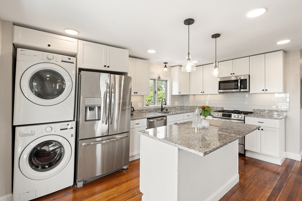 159 Cowper St, Boston, Massachusetts, 3 Bedrooms Bedrooms, 5 Rooms Rooms,2 BathroomsBathrooms,Residential Lease,For Rent,Cowper St,73442636