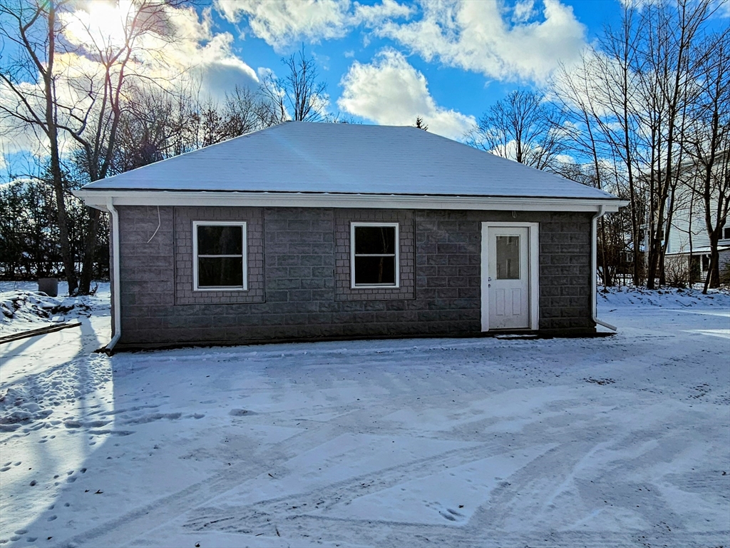 32 West, Middleboro, Massachusetts, 1 Bedroom Bedrooms, 3 Rooms Rooms,1 BathroomBathrooms,Residential Lease,For Rent,West,73462616