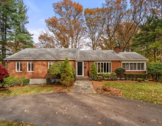 30 Richardson Dr, Needham, Massachusetts, 3 Bedrooms Bedrooms, 8 Rooms Rooms,2.5 BathroomsBathrooms,Residential,For Sale,Richardson Dr,73452793