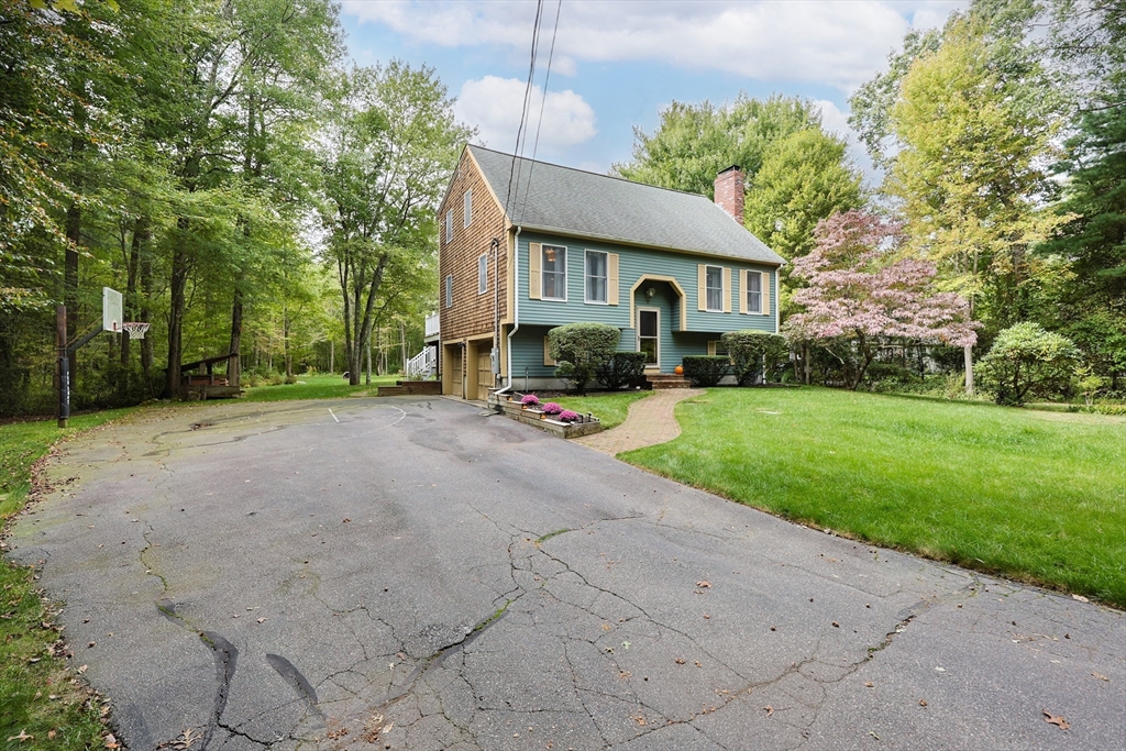 70 Plain Street E, Berkley, Massachusetts, 3 Bedrooms Bedrooms, 6 Rooms Rooms,2 BathroomsBathrooms,Residential,For Sale,Plain Street E,73435363