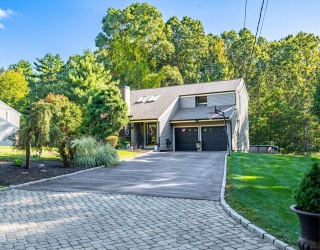 10 Quaker Ln, Swansea, Massachusetts, 3 Bedrooms Bedrooms, 6 Rooms Rooms,2 BathroomsBathrooms,Residential,For Sale,Quaker Ln,73438337