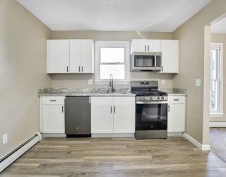 12 Franklin Ave, Westfield, Massachusetts, 2 Bedrooms Bedrooms, 5 Rooms Rooms,1 BathroomBathrooms,Residential Lease,For Rent,Franklin Ave,73442512