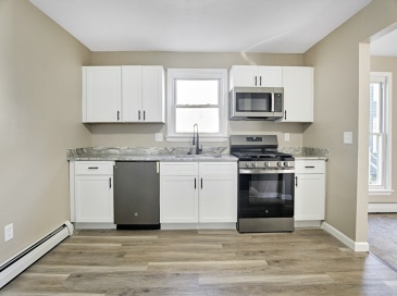 12 Franklin Ave, Westfield, Massachusetts, 2 Bedrooms Bedrooms, 5 Rooms Rooms,1 BathroomBathrooms,Residential Lease,For Rent,Franklin Ave,73442512