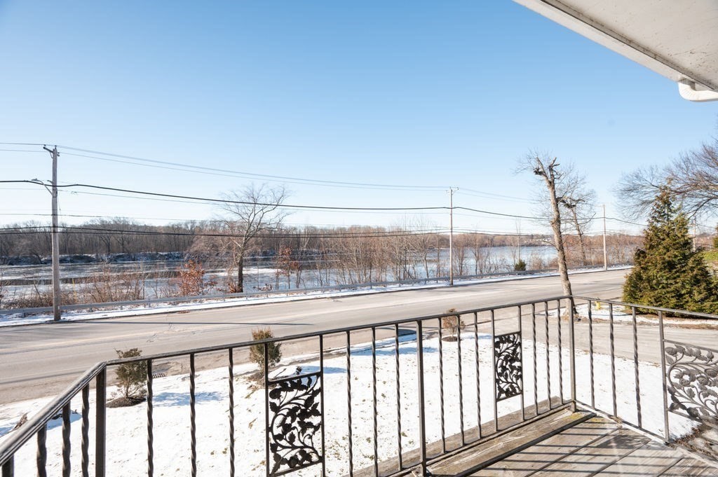 500 Water St, Haverhill, Massachusetts, 2 Bedrooms Bedrooms, 4 Rooms Rooms,1 BathroomBathrooms,Residential,For Sale,Water St,73462732