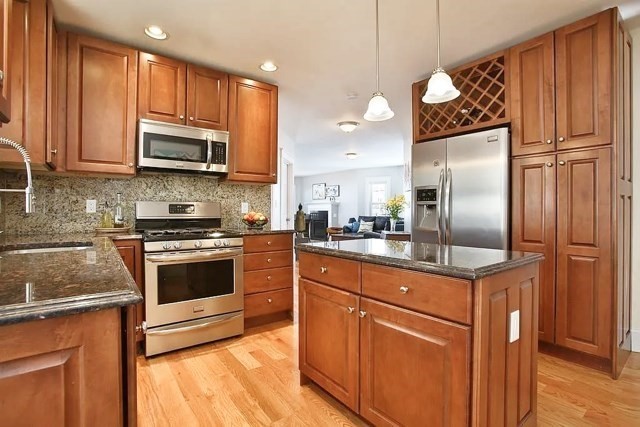 11 Silvey Pl., Somerville, Massachusetts, 3 Bedrooms Bedrooms, 5 Rooms Rooms,2 BathroomsBathrooms,Residential Lease,For Rent,Silvey Pl.,73462755