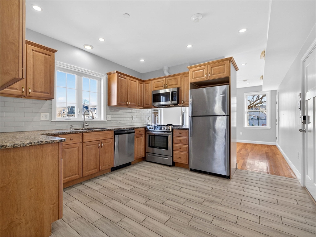 238 Havre St, Boston, Massachusetts, 3 Bedrooms Bedrooms, 5 Rooms Rooms,1 BathroomBathrooms,Residential Lease,For Rent,Havre St,73462770