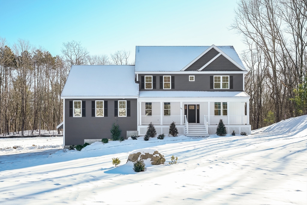 209 Middle, Haverhill, Massachusetts, 4 Bedrooms Bedrooms, 9 Rooms Rooms,3.5 BathroomsBathrooms,Residential,For Sale,Middle,73462805